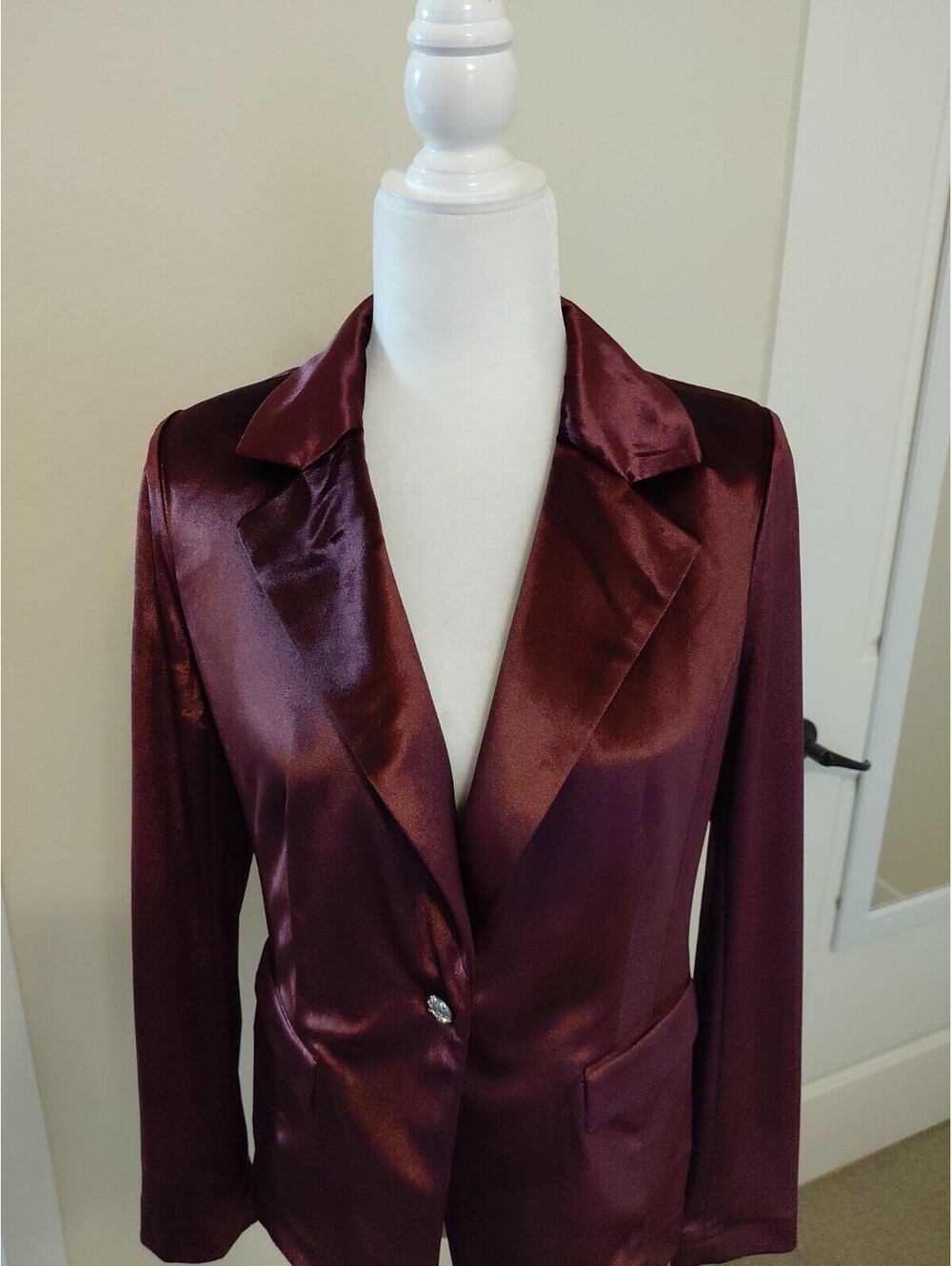 White House Black Market One-Button Velvet Blazer Size XS Burgandy EUC - Picture 4 of 8